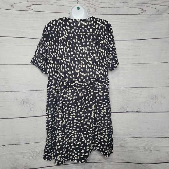 Women's Short Sleeve Animal Print Dress - Picture 5 of 5